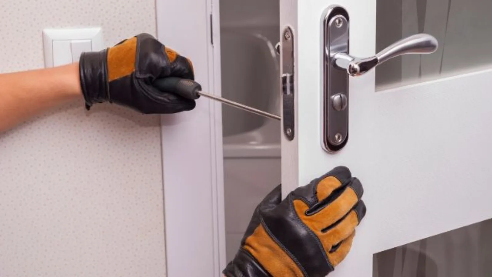 Why it is Important to Hire an Insured Locksmith?