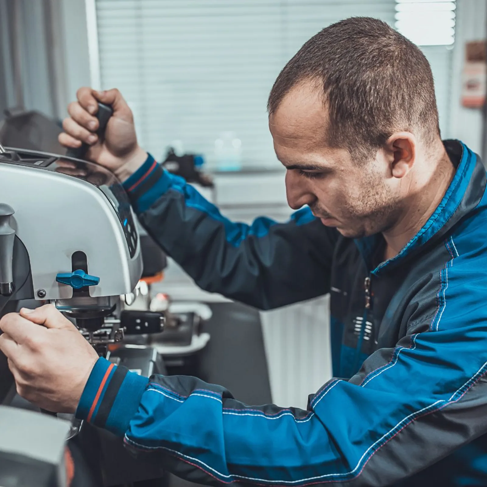 Locksmith for automotive programing car keys