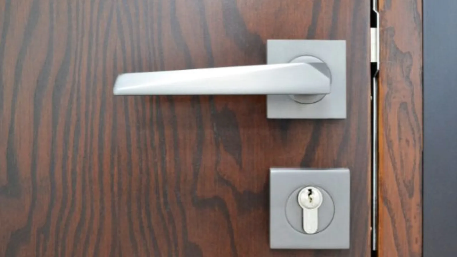 Why it is Important to Hire an Insured Locksmith?